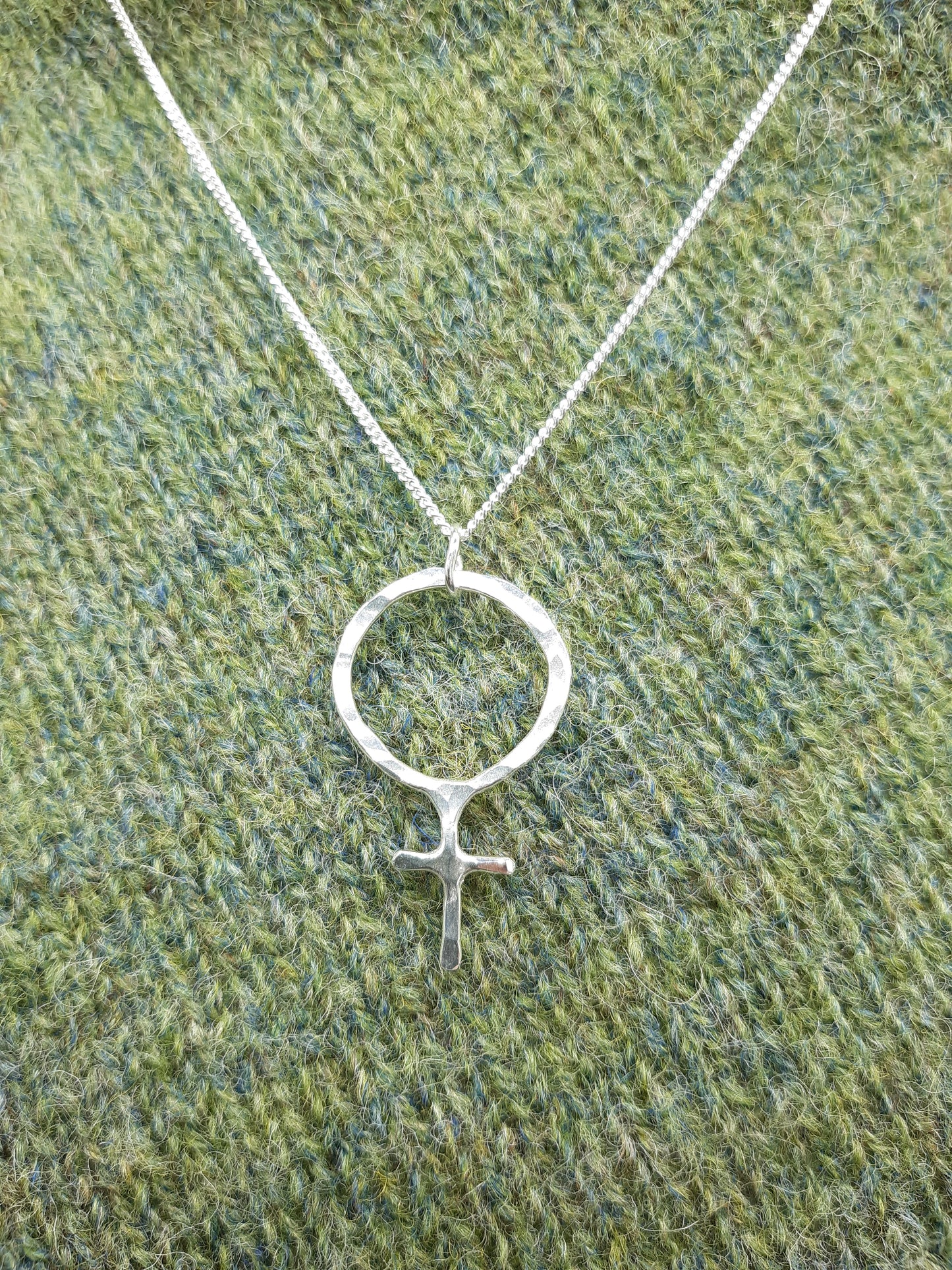 Halsband med venussymbolen